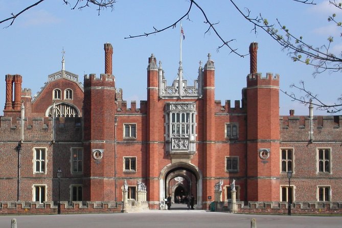 Hampton Court Palace Private Tour - Secrets of Henry VIII - The 90-minute palace route