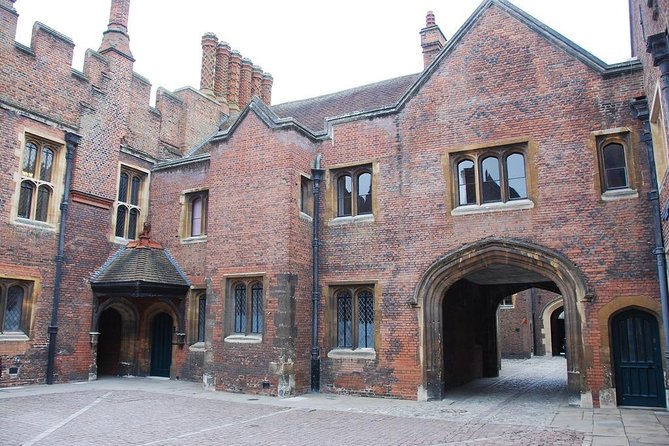 Hampton Court Palace Private Tour - Secrets of Henry VIII - Private value for couples, families, and Tudor fans