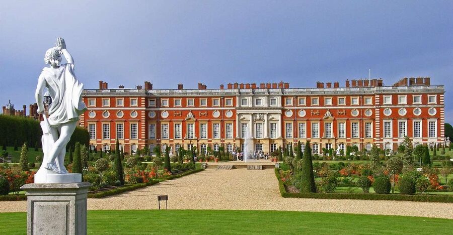 Hampton Court Palace Private tour With Fast Track Entry - Key points at a glance