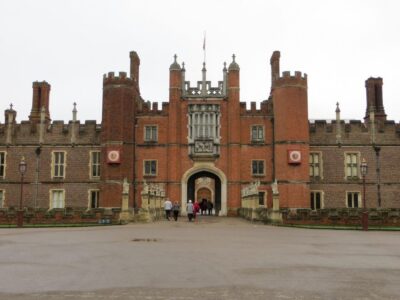 Hampton Court Palace Private tour With Fast Track Entry