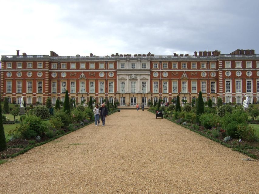 Hampton Court Palace Private tour With Fast Track Entry - Henry VIII’s Great Hall and Tudor kitchens