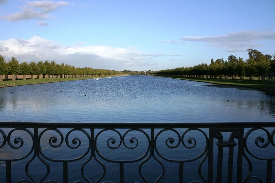 Hampton Court Palace Private tour With Fast Track Entry - The Great Vine, Maze, and 60 acres of gardens