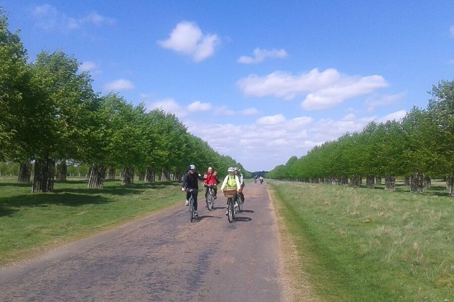 Hampton Court Palace: River Thames Bike Tour - Along the Thames to Ham House and Teddington Lock