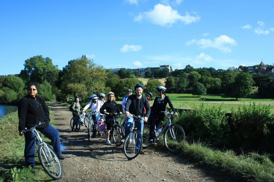 Hampton Court Palace: River Thames Bike Tour - Bikes, children, weather, and fitness