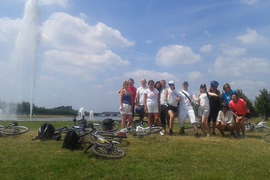 Hampton Court Palace: River Thames Bike Tour - Richmond starts the ride with royal connections
