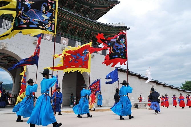 Hanbok Photoshoot and History Tour at Gyeongbokgung Palace - Inside Gyeongbokgung, history joins the camera work