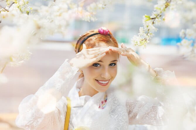 Hanbok Photoshoot and History Tour at Gyeongbokgung Palace - Gyeonghoeru offers the prettiest backdrop