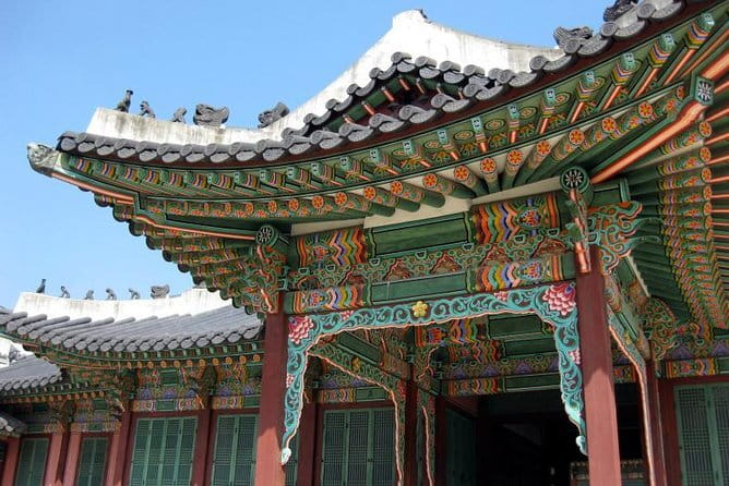 Hanbok Photoshoot and History Tour at Gyeongbokgung Palace - Tuesdays change the route