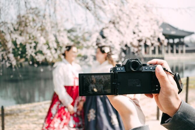 Hanbok Photoshoot and History Tour at Gyeongbokgung Palace - Starting near Gyeongbokgung Station