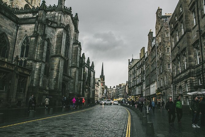Harry Potter Edinburgh Top Sights Tour with Holyrood Palace - Old Town streets and Edinburgh’s historic texture