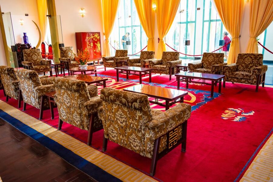 HCM: War Remnants Museum & Independence Palace Walking Tour - Walking to Independence Palace