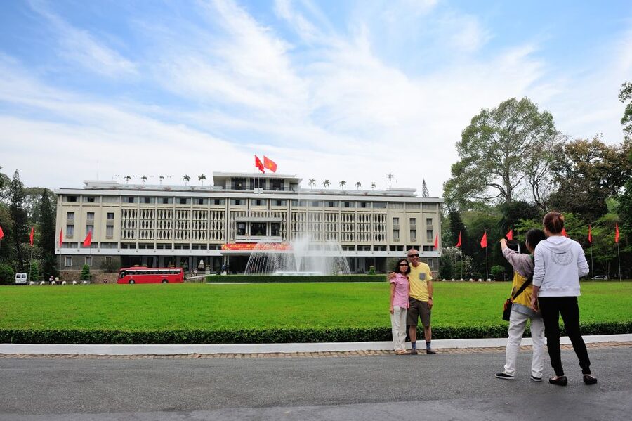 HCM: War Remnants Museum & Independence Palace Walking Tour - Time, price, and practical value