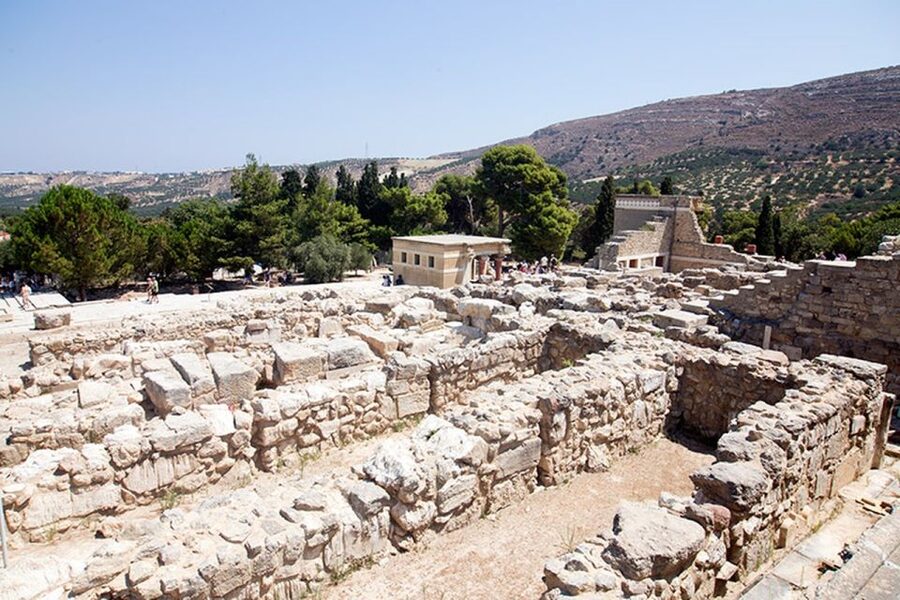Heraklio:Knossos Palace-Museum-Heraklio ALL IN SKIP The line - The short ride into Heraklion