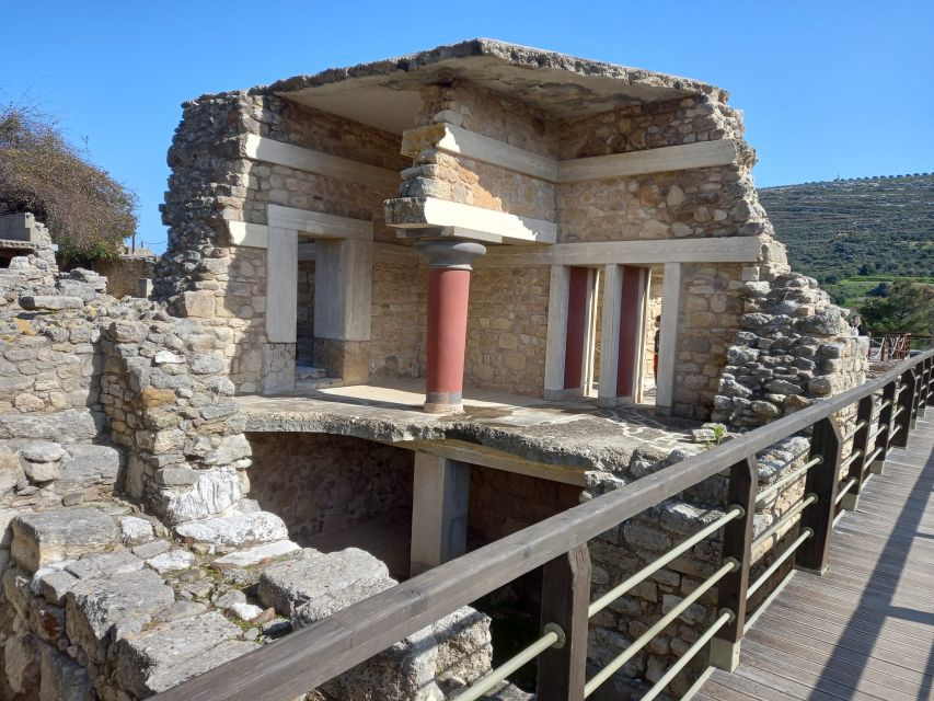 Heraklion: Knossos Palace, Zeus Cave & Oil Mill Private Tour - Lunch in a family taverna