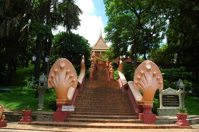 Hidden Phnom Penh City Tour, Royal Palace, Wat Phnom - A cyclo introduction to Phnom Penh