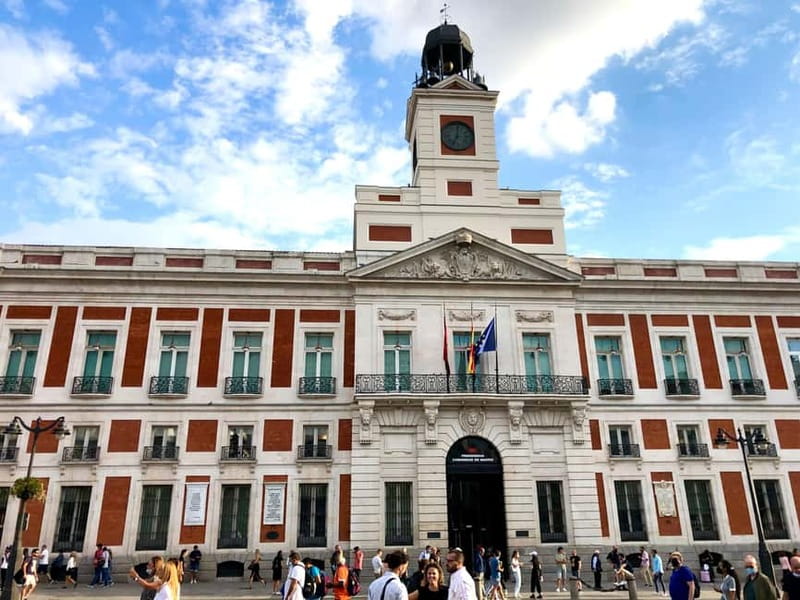 Historic Madrid on foot: From the Palace to Sol - Starting at Plaza de Isabel II and the Teatro Real