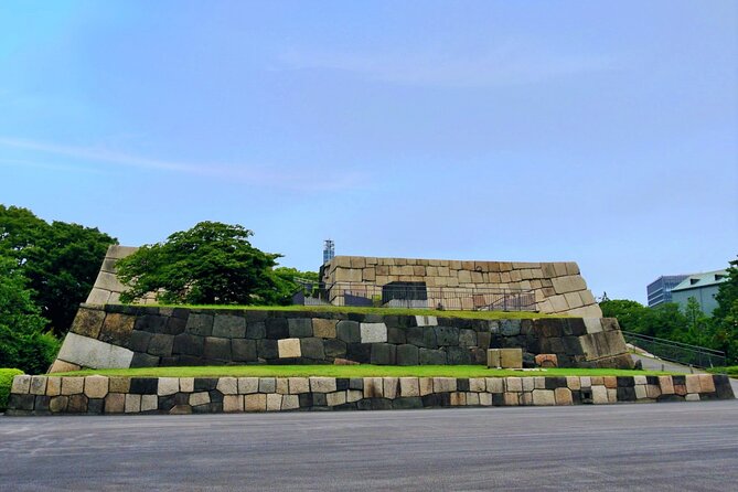 Imperial Palace East Garden and Edo Castle Walking Tour in Tokyo - The best seasons and the limits of the scenery