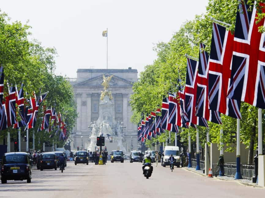 Inside Buckingham Palace & See The Westminster Sights Tour - Downing Street and the limits of a photo stop