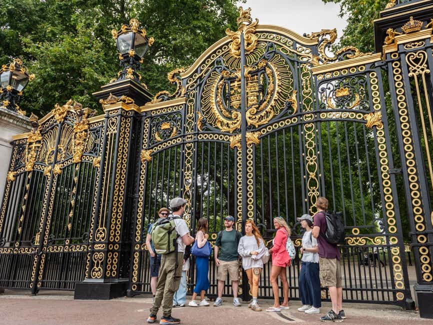 Inside Buckingham Palace & See The Westminster Sights Tour - What the guides add to the experience