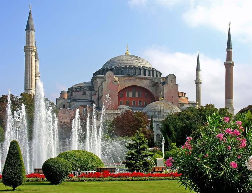 Istanbul: Blue Mosque, Hagia Sofia & Topkapi Palace Day Tour - Sultanahmet Square and the monuments that set the scene