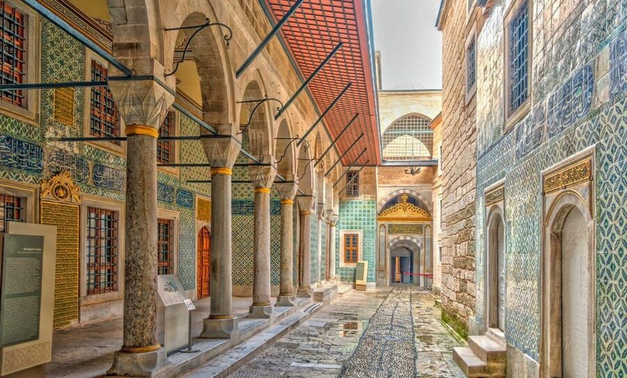 Istanbul: Blue Mosque, Hagia Sofia & Topkapi Palace Day Tour - Topkapi Palace: the longest and most rewarding stop