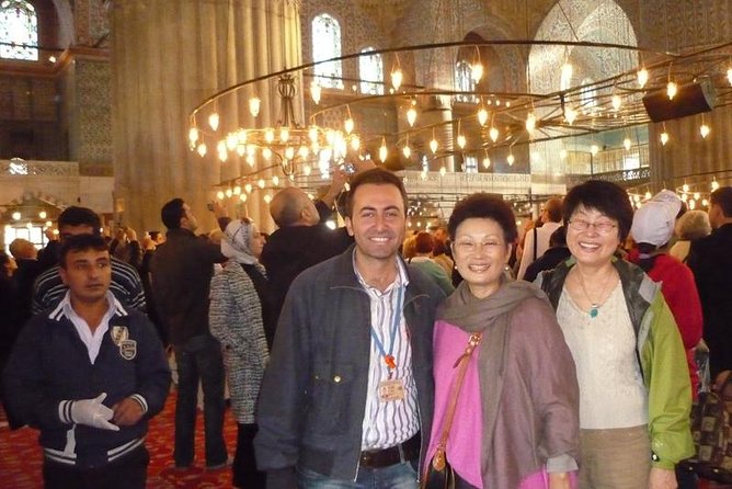 Istanbul Byzantine and Ottoman Tour: Hagia Sophia, Topkapi Palace, Blue Mosque and Grand Bazaar - The Hippodrome explains old Constantinople