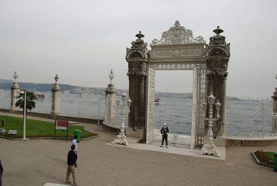 Istanbul: Dolmabahce Palace and Grand Bazaar Tour - Timing and comfort on a four-hour route