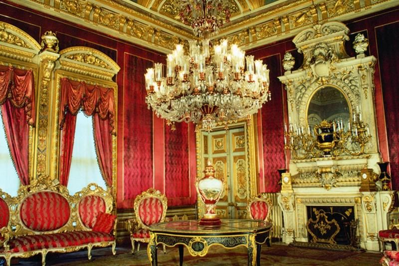 Istanbul: Dolmabahce Palace and Grand Bazaar Tour - Who should book this tour
