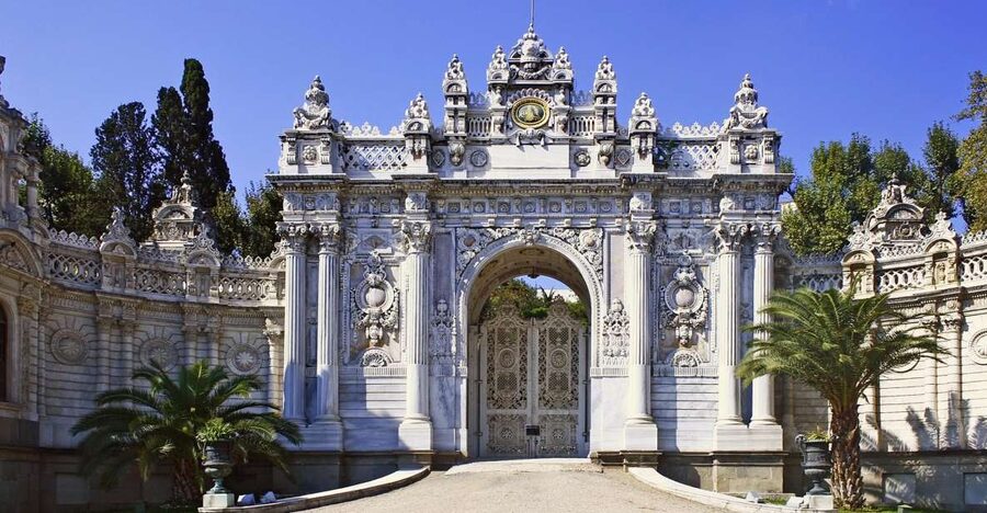 Istanbul: Dolmabahce Palace and Grand Bazaar Tour - The palace rooms, gardens, and late Ottoman story