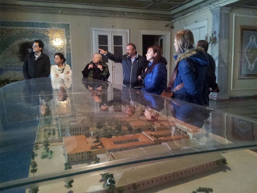 Istanbul: Dolmabahçe Palace and Uskudar Guided Tour - What the Bosphorus views add