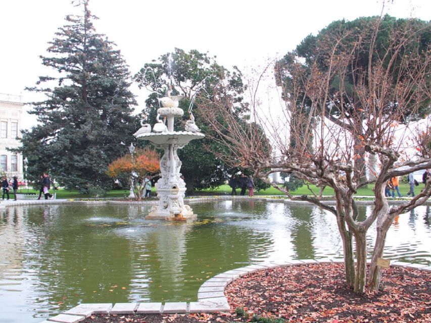 Istanbul: Dolmabahçe Palace and Uskudar Guided Tour - Crossing from Europe to Uskudar