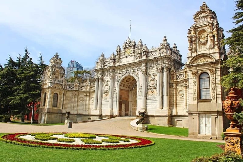 Istanbul: Dolmabahce Palace Guided Tour - Why Dolmabahce Feels Different From Topkapi