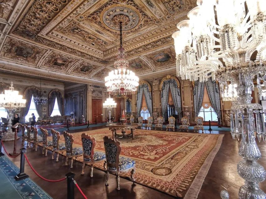 Istanbul: Dolmabahce Palace Guided Tour - The Guides Make or Break the Experience
