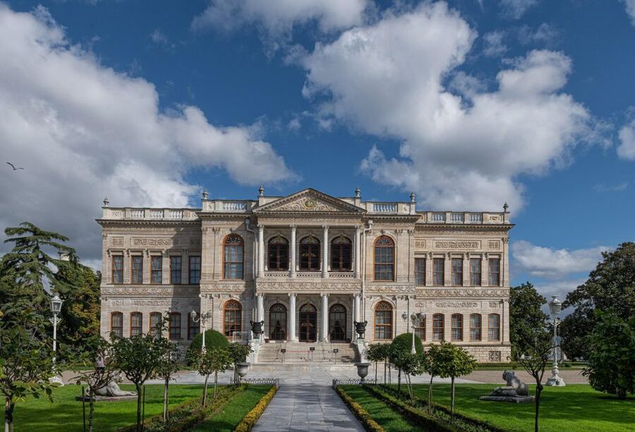 Istanbul: Dolmabahce Palace Tour and Bosphorus Yacht Cruise - Starting at Dolmabahce Mosque