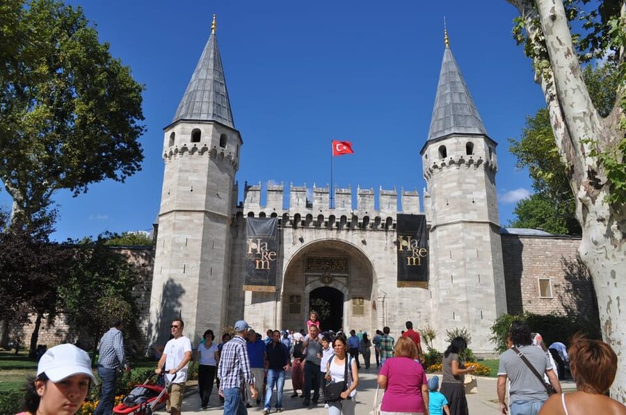 Istanbul: Half-Day Tour with Topkapi Palace - The Blue Mosque and its six minarets