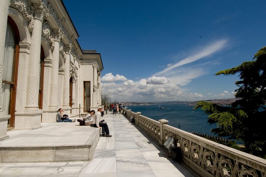 Istanbul: Half-Day Tour with Topkapi Palace - Hagia Sophia: a building with several lives
