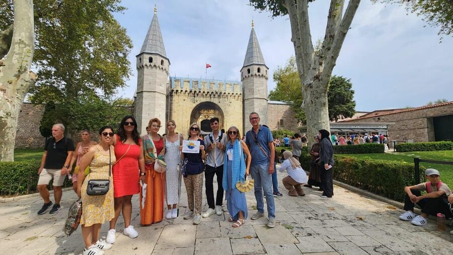 Istanbul : Topkapi Palace and Harem Entrance w/Audio Guide - Topkapi Palace begins at Vieri Jewellery