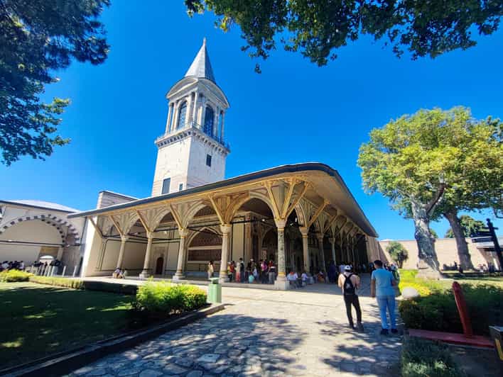 Istanbul Topkapı Palace and Harem Guide Tour - Meeting at Foodie-ist Cafe near the T1 tram