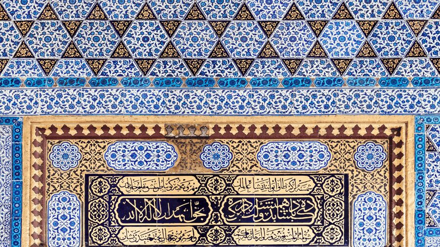 Istanbul: Topkapi Palace and Harem Guided Tour - The courtyards and ceremonial side of the palace