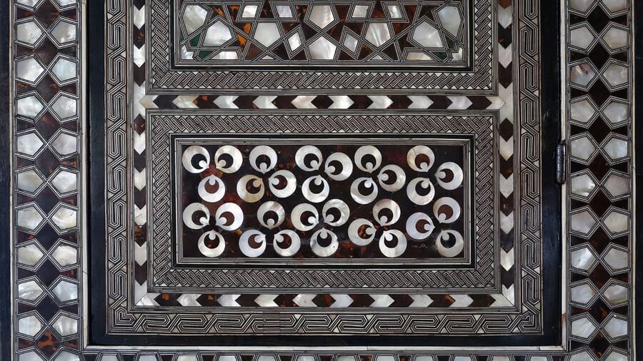 Istanbul: Topkapi Palace and Harem Guided Tour - Treasures, sacred objects, and the Bosphorus