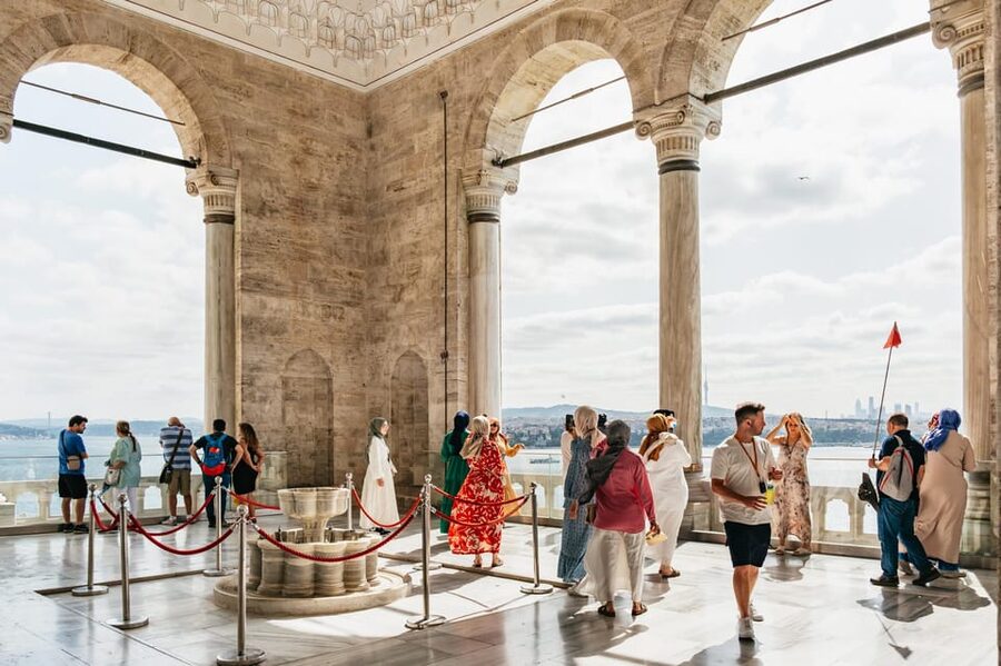 Istanbul: Topkapi Palace and Harem Guided Tour with Ticket - The Harem and Its Private World