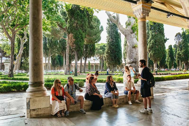 Istanbul: Topkapi Palace and Harem Guided Tour with Ticket - First Courtyards and the Imperial Layout