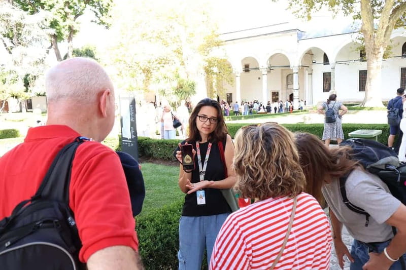 Istanbul: Topkapi Palace and Harem Museum Tour with Ticket - Meeting at Sultan Ahmed III’s Fountain