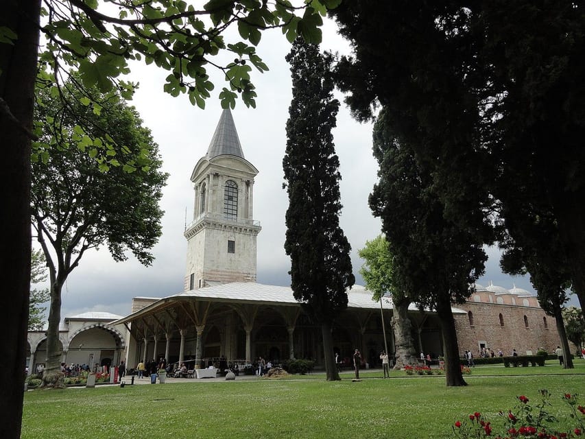 Istanbul: Topkapi Palace and Harem Ticket with Audio Guide - Meeting the host at Chimney Bistro