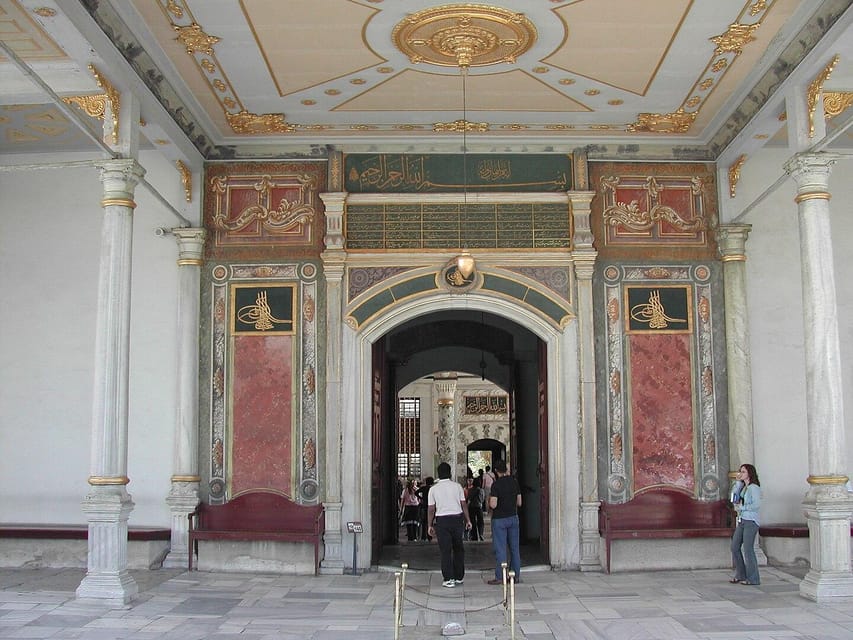 Istanbul: Topkapi Palace and Harem Ticket with Audio Guide - What the host does, and what the host does not do