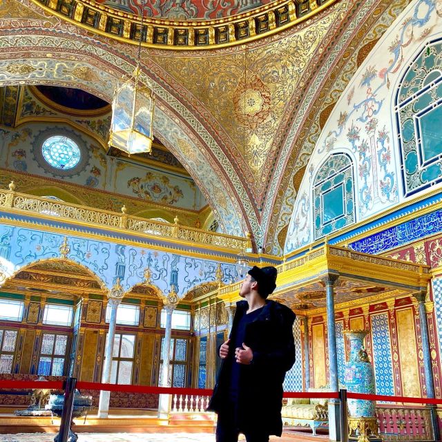 Istanbul: Topkapi Palace Guided Tour - Meeting your guide beside the palace entrance