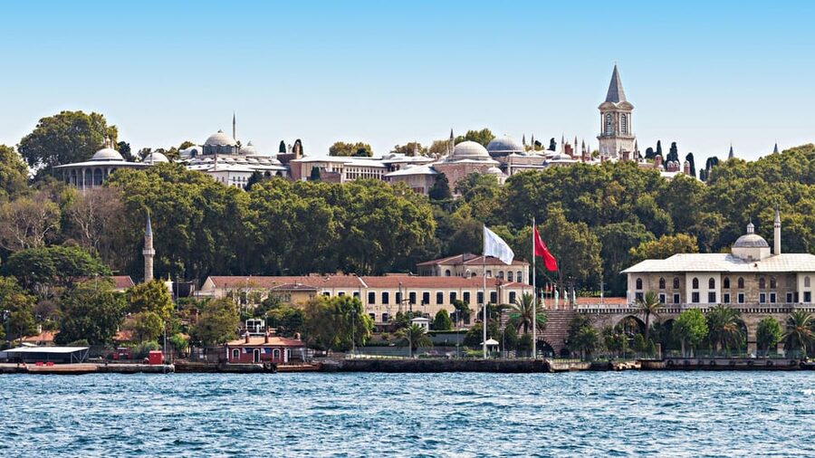 Istanbul: Topkapi Palace Guided Tour w/ Skip-the-Ticket-Line - Paying the museum fee before entering