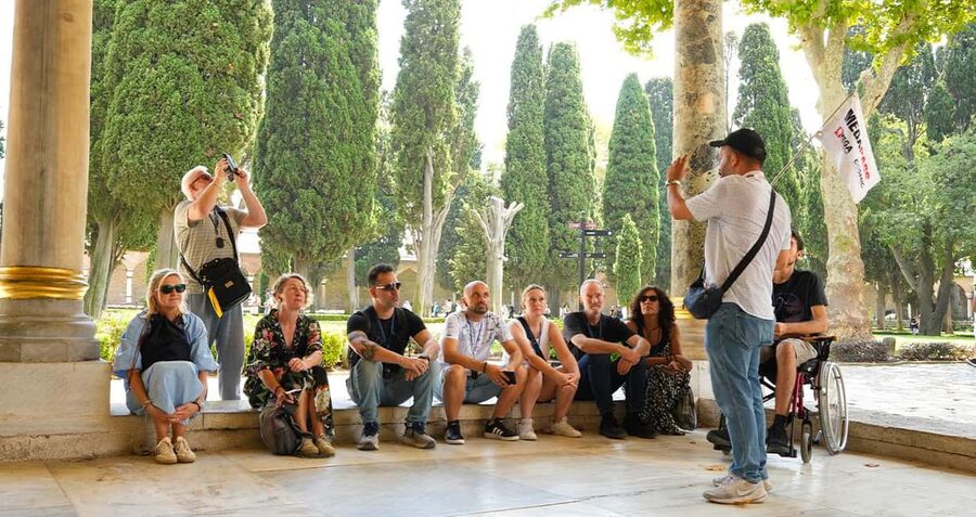Istanbul: Topkapi Palace & Harem Express Highlight Tour - Meeting at the Hippodrome by the Egyptian Obelisk