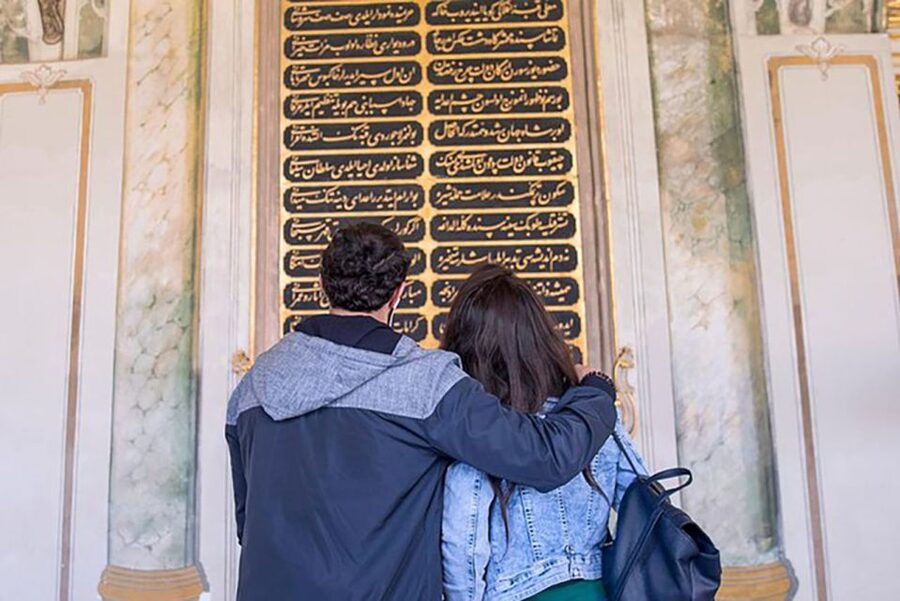 Istanbul: Topkapi Palace & Harem Express Highlight Tour - Entering Topkapi Palace through express security