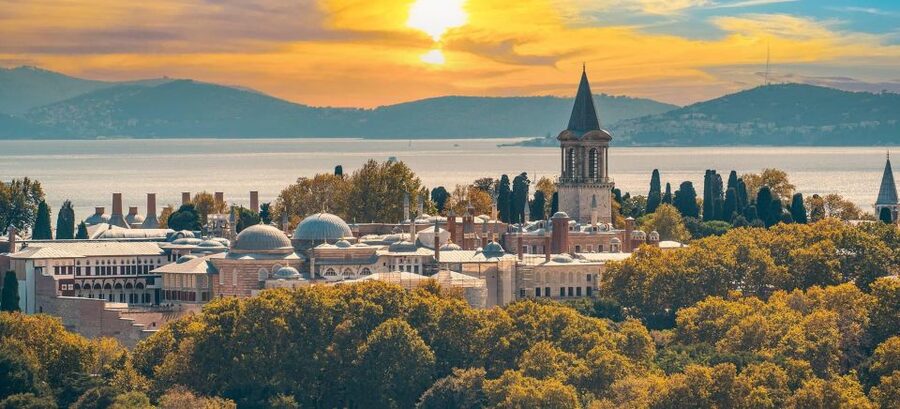 Istanbul: Topkapi Palace Skip-the-Line Ticket & Guided Tour - Entering Through Topkapi Palace’s Main Gate